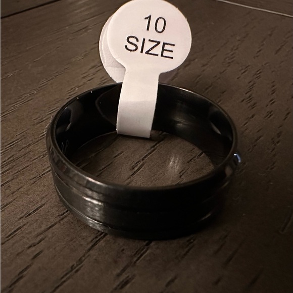 Men’s Black Tungsten band. Very durable with a classic look. Size 10 - Picture 3 of 3